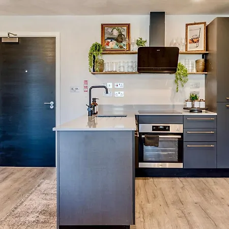 No 26 With Secure Free Parking Apartment